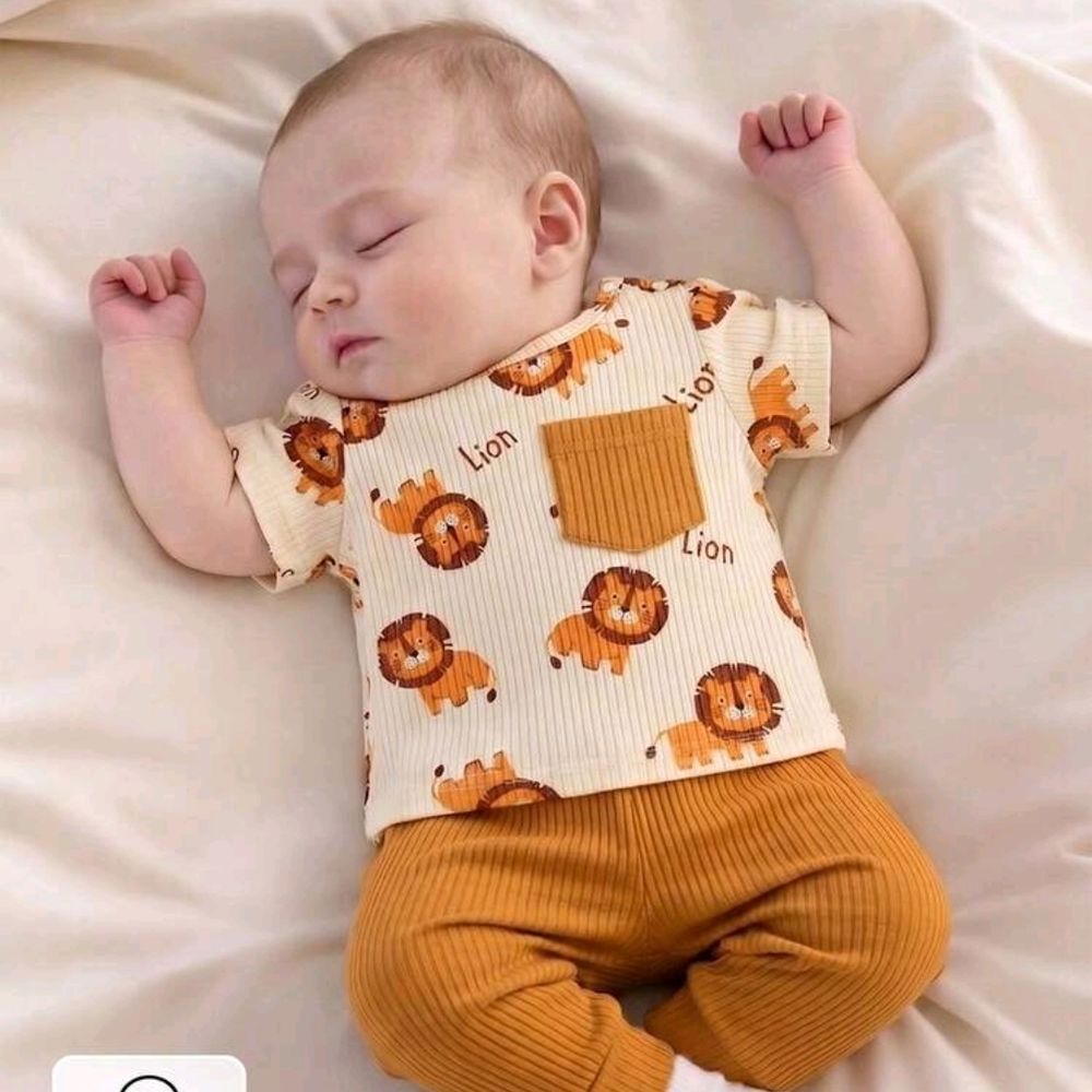 Lion-print cotton onesie and pants set